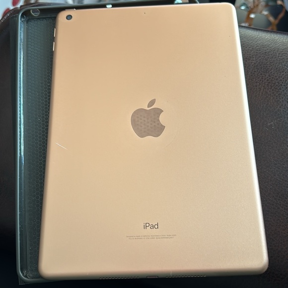 iPad sixth generation - Picture 4 of 4